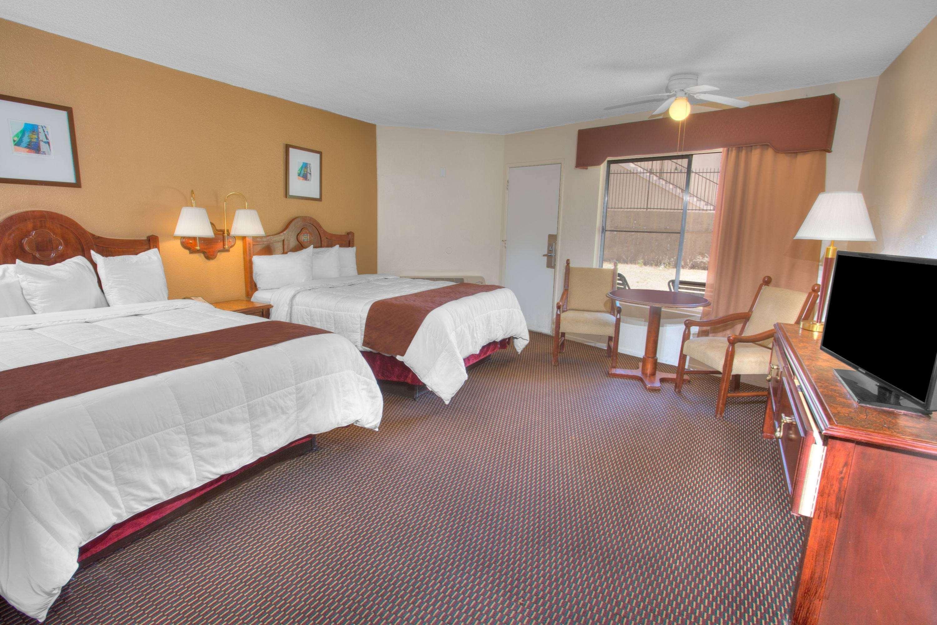 Travelodge Inn & Suites By Wyndham Yucca Valley/Joshua Tree Esterno foto