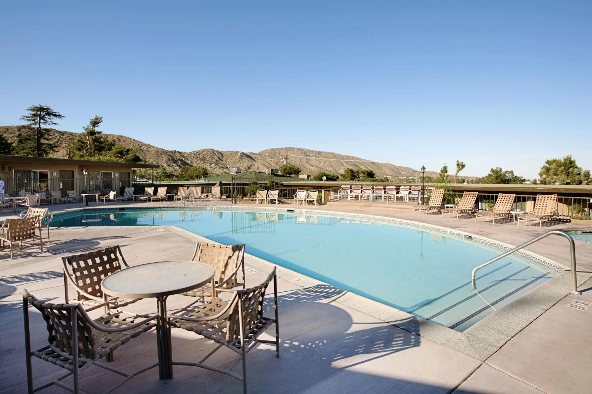 Travelodge Inn & Suites By Wyndham Yucca Valley/Joshua Tree Esterno foto